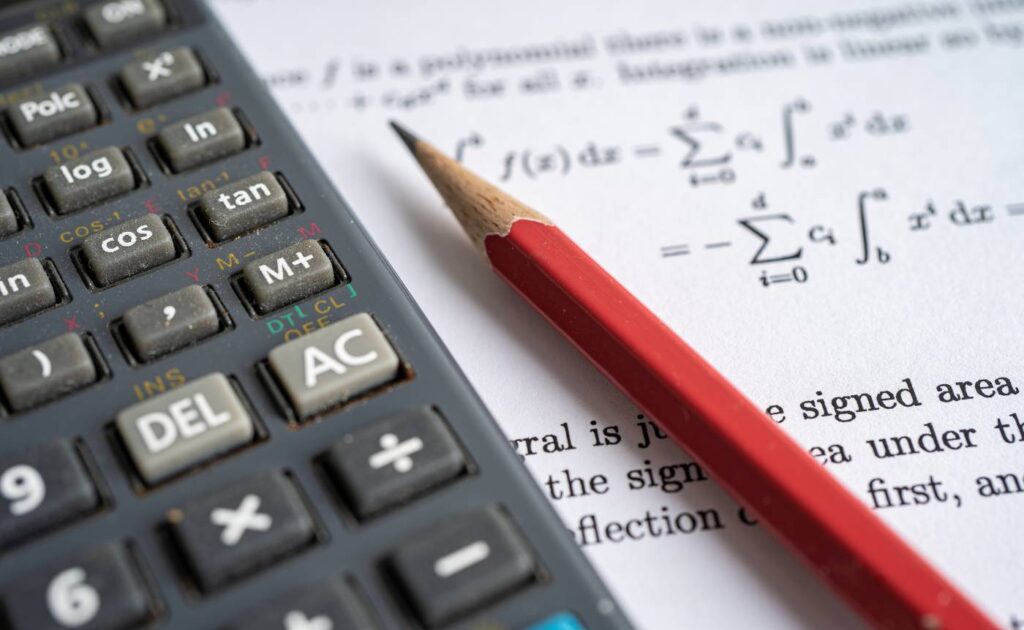 Symboles et implications en mathématiques