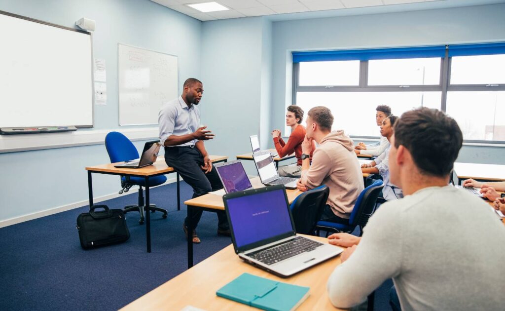 Quelles spécialités choisir au lycée pour intégrer une école d'ingénieur