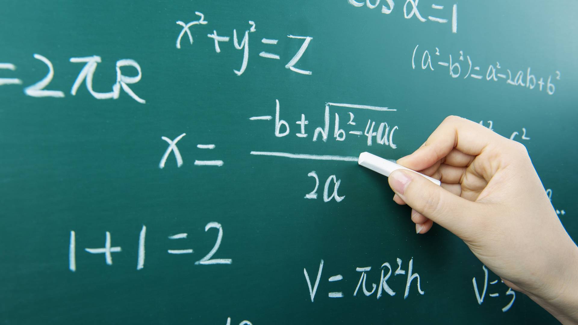 Calcul de la formule de la vitesse en mathématiques