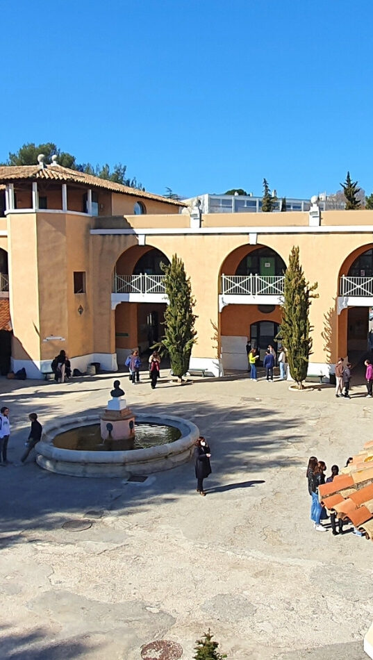 Visuel de la cour du lycée Lacordaire